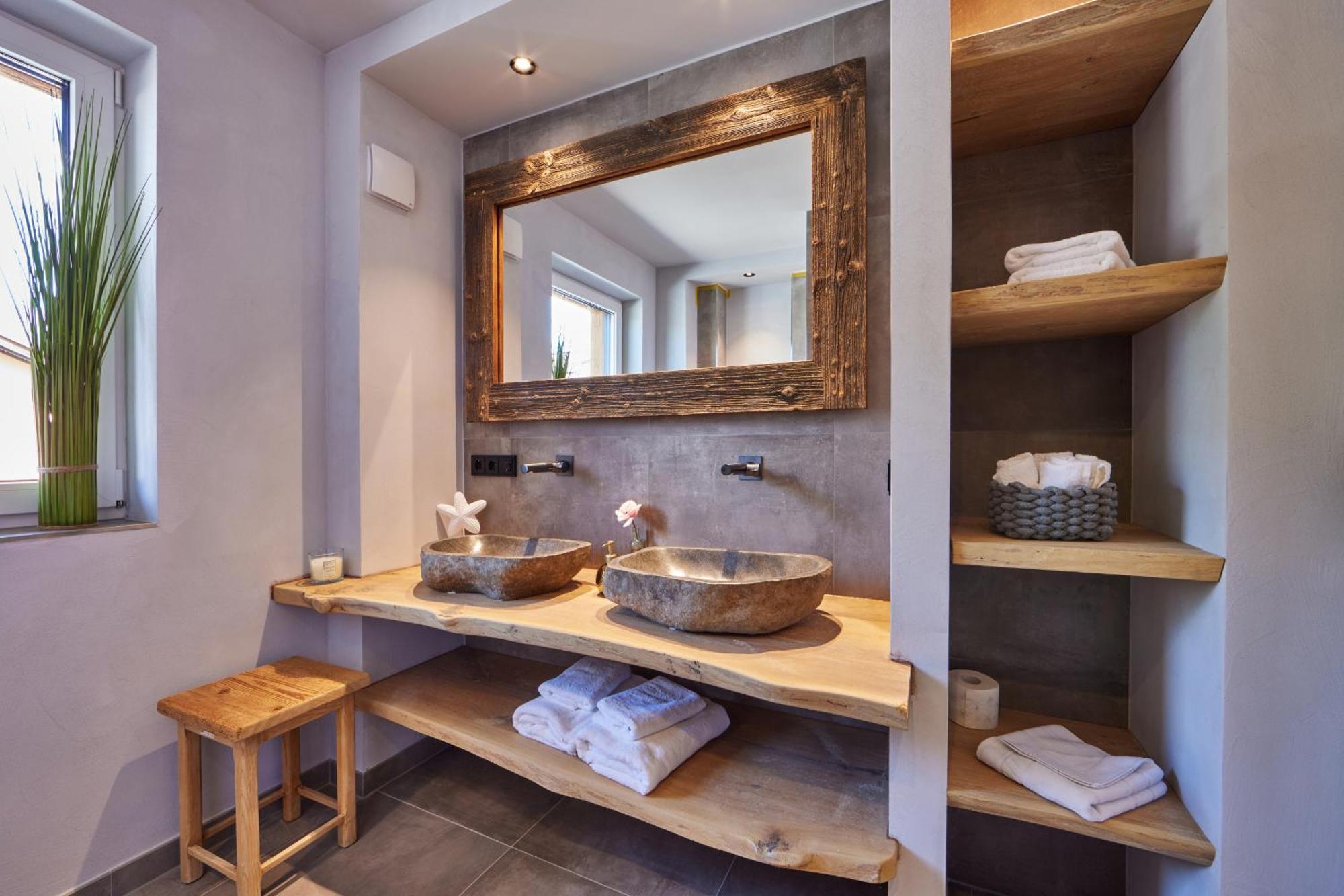 Sunshine Wood'n Rustic Apartment